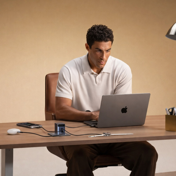 UGREEN X616 100W fali töltő két USB-C porttal és egy USB-A csatlakozóval